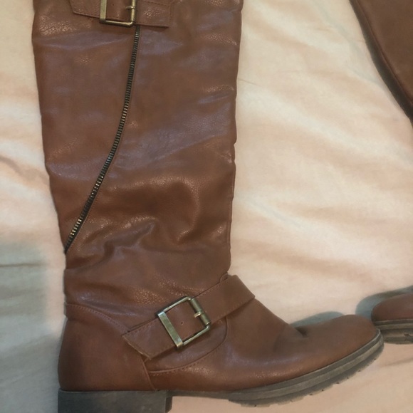 Knee high boots!! - Picture 2 of 5